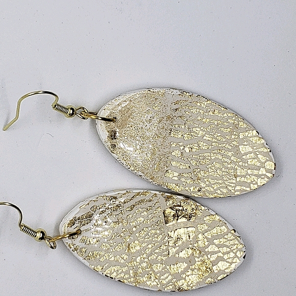 Resin sealed clay earrings - Picture 7 of 7
